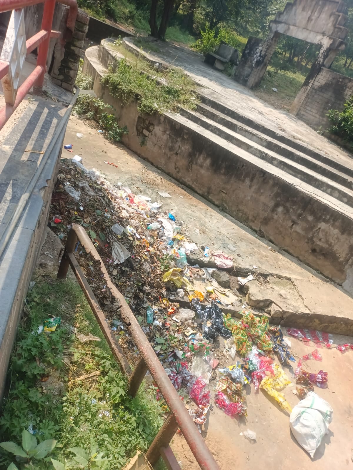 Chitrakoot News: गुप्त गोदावरी बदहाल, कूड़े का अंबार