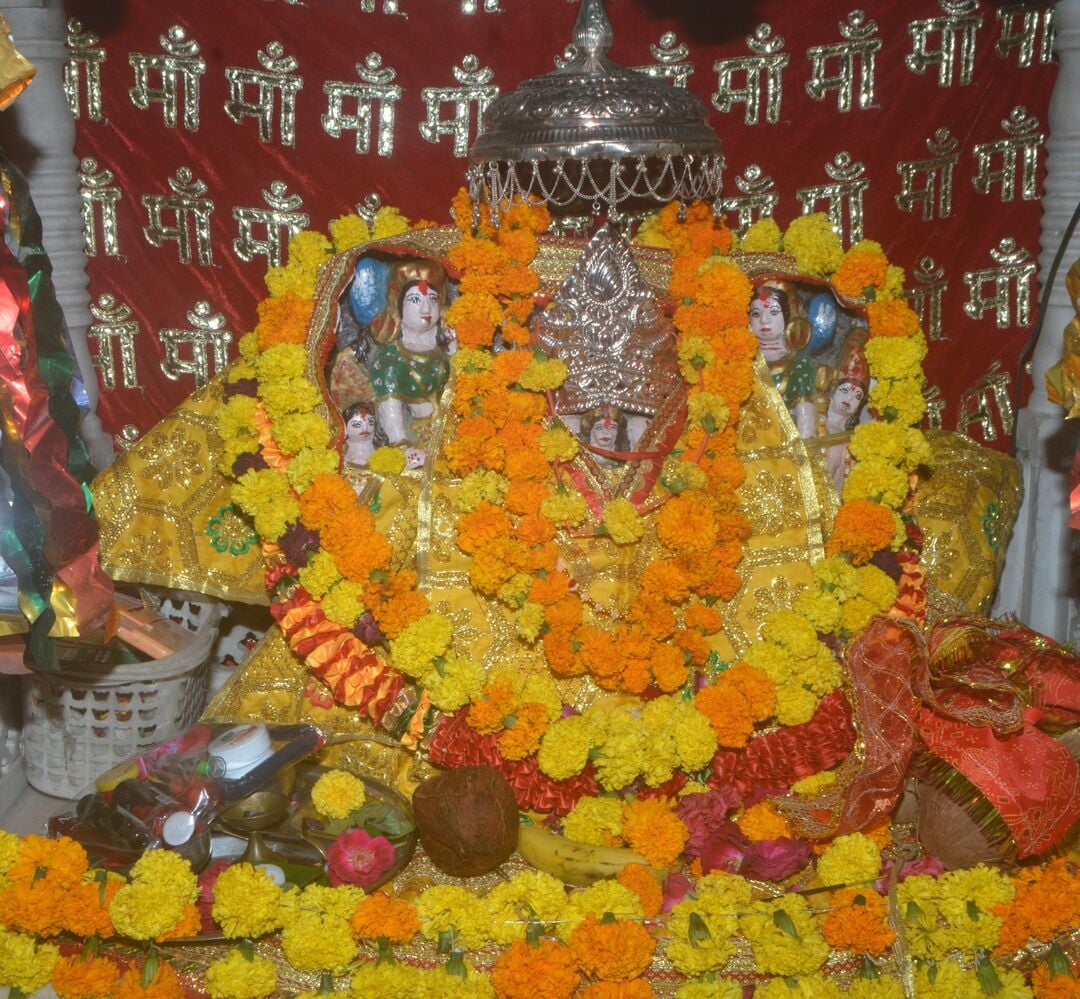 Hardoi News: श्रद्धालुओं ने मां महागौरी का पूजन कर सुख-समृद्धि की कामना की