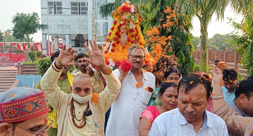 Etawah News: भक्तिमय माहौल में मनाया गया पागल बाबा का 29वां वार्षिक जन्मोत्सव