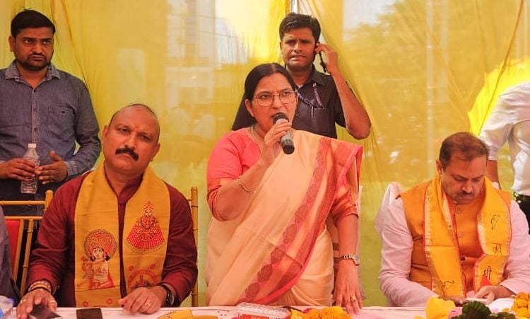 जाति धर्म नहीं पात्रता के आधार पर दिया गया योजनाओं का लाभ : रजनी तिवारी
