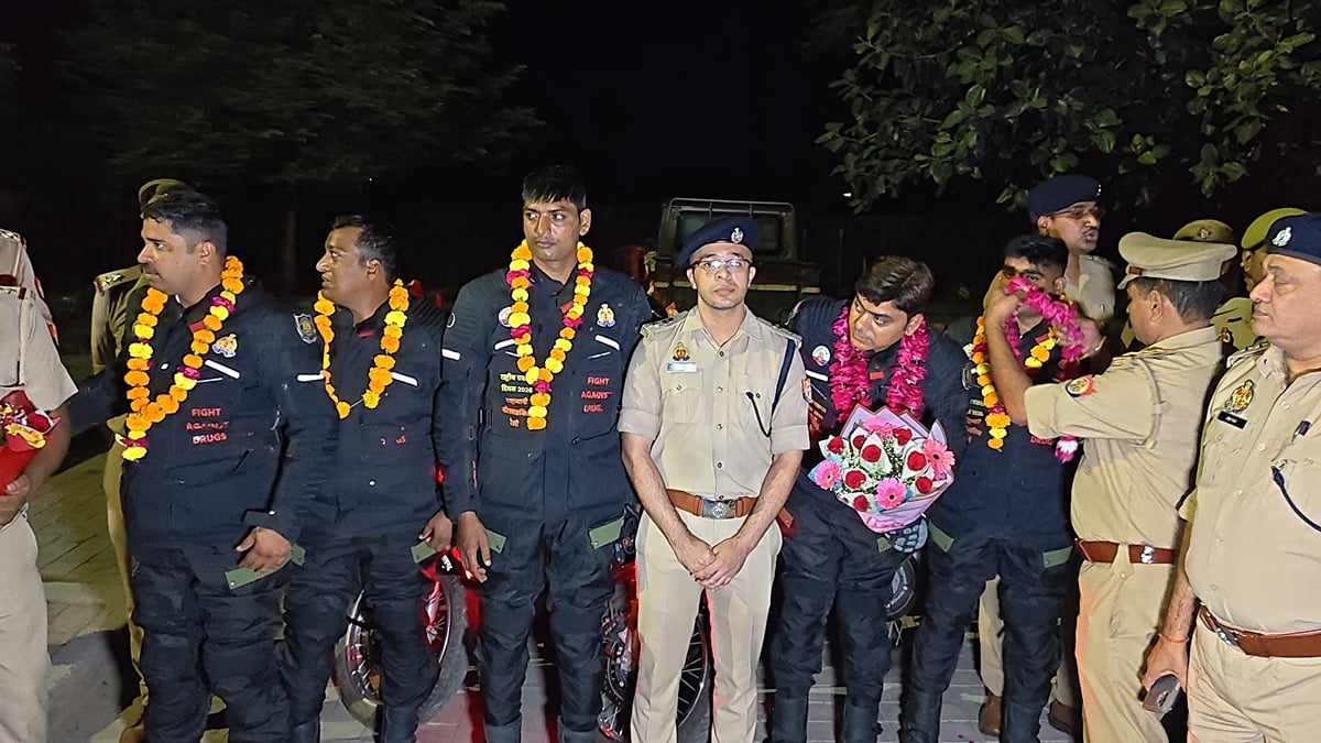 Agra News: राष्ट्रीय एकता बाइक रैली का फतेहाबाद में स्वागत