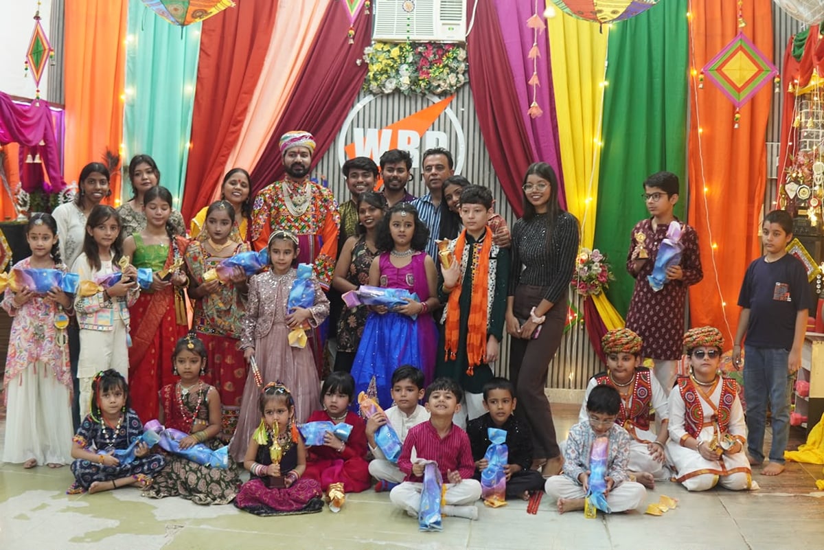 Meerut News: गरबा नृत्य में तक्षवी रही प्रथम