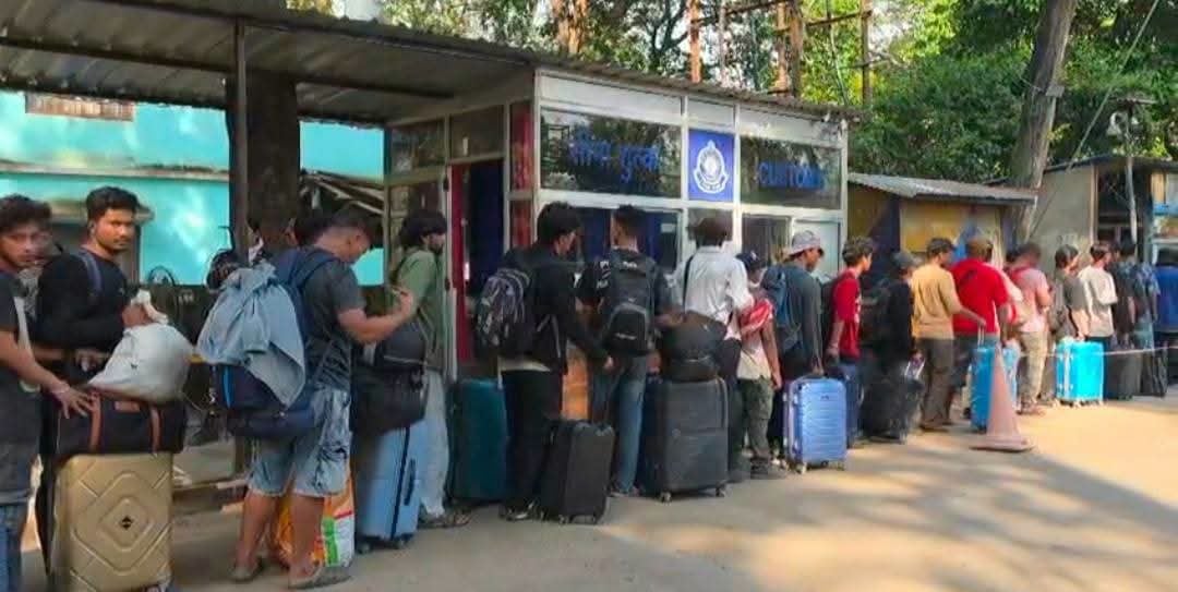 Lakhimpur Kheri News: दशहरे पर घर वापसी का रेला, गौरीफंटा सीमा पर लगा मेला