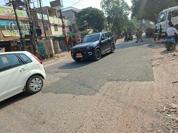 Lalitpur News: इलाइट चौराहे से हाईवे तक गड्ढा मुक्त हुई सड़क
