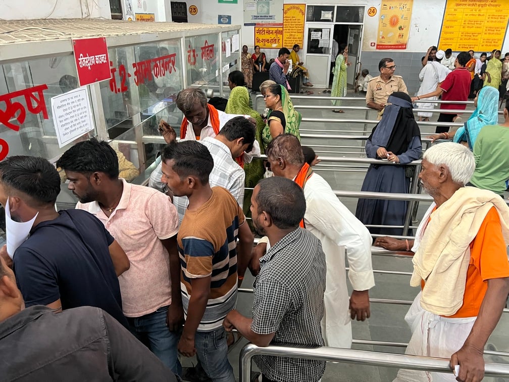 Ballia News: संविदा स्वास्थ्यकर्मियों की हड़ताल खत्म, अस्पतालों में मरीजों को मिली राहत
