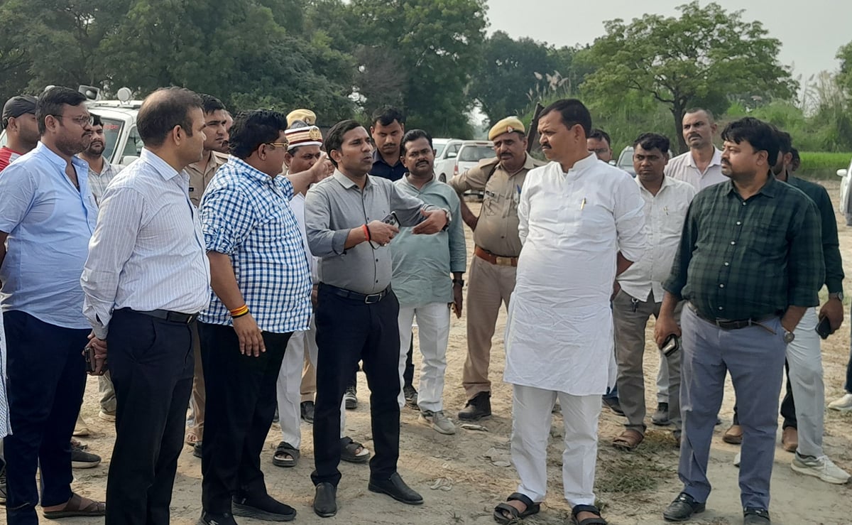 Unnao News: एडीएम ने देखे कथा स्थल के रास्ते व भीड़ प्रबंधन के इंतजाम