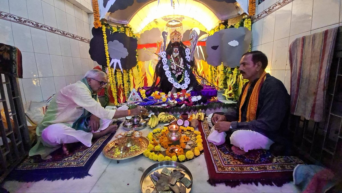 Lucknow News: मां पूर्वी देवी मंदिर में दुर्गा सप्तशती का पाठ