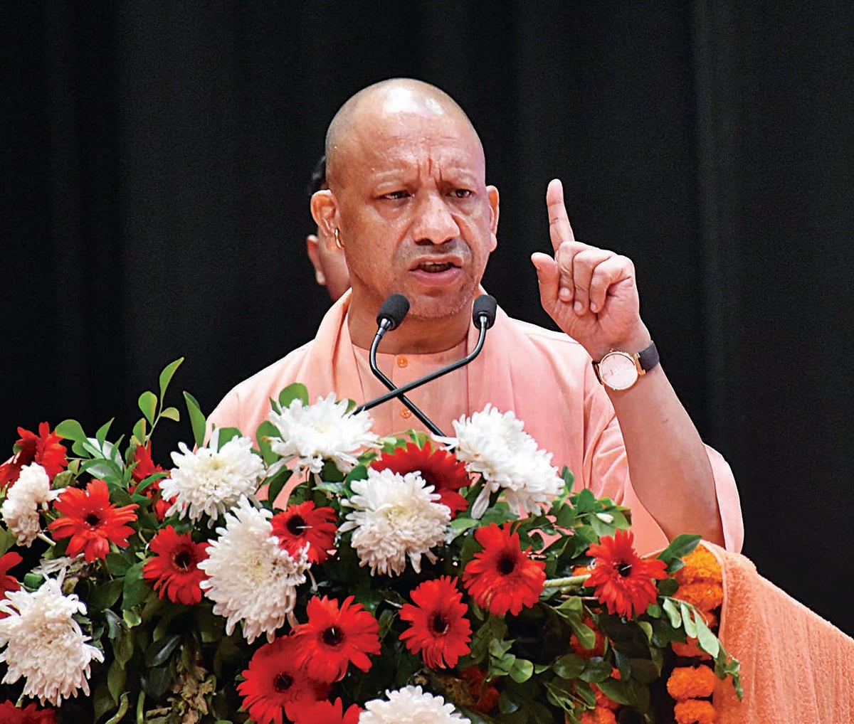 बैलेट से सपा को जवाब दें, परिवारवाद की विषबेल उखाड़ फेंकें : योगी