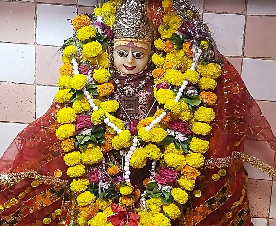 Pratapgarh News: मैया के दर्शन को लगी कतार, हर ओर जय जयकार