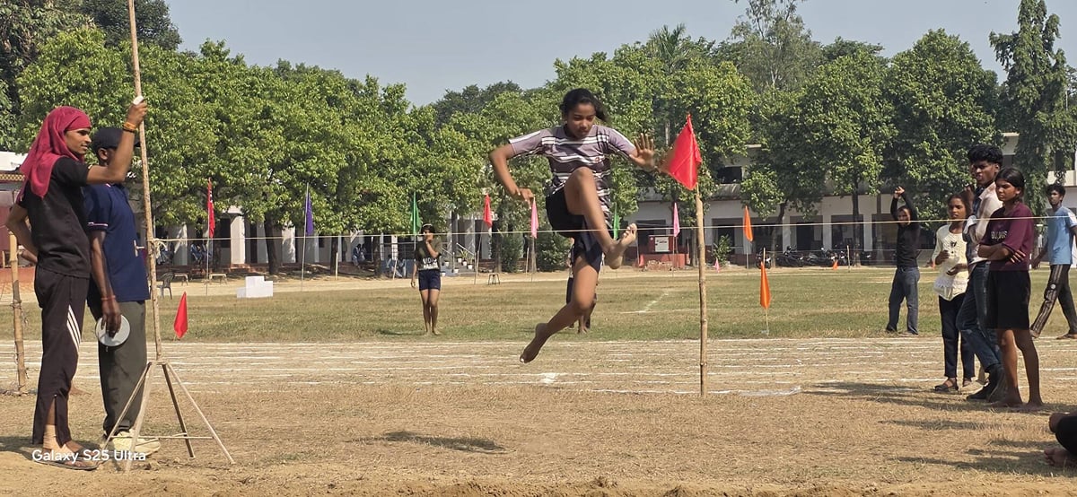 Jaunpur News: 30वीं मंडलीय एथलेटिक्स में मऊ बना ओवरऑल चैंपियन, आजमगढ़ उपविजेता