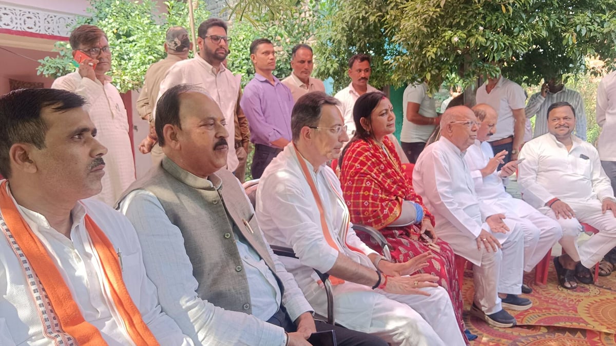 Shahjahanpur News: केंद्रीय मंत्री जितिन प्रसाद ने समस्याएं सुनकर अधिकारियों को दिए निस्तारण के निर्देश