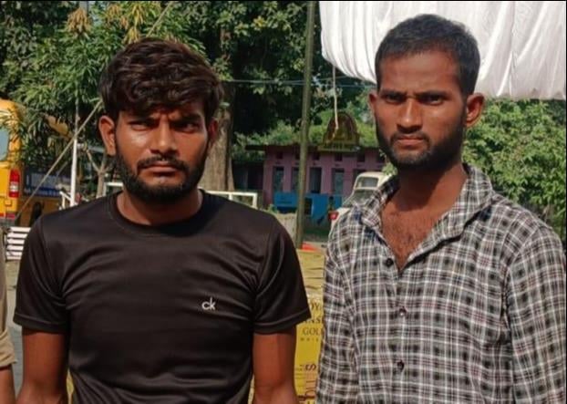 Sant Kabir Nagar News: सेब की पेटियों में पकड़ी 220 पेटी शराब, दो गिरफ्तार