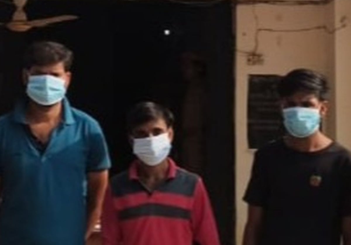 Budaun News: मोबाइल छीनने के तीन आरोपी पकड़े, फोन बरामद