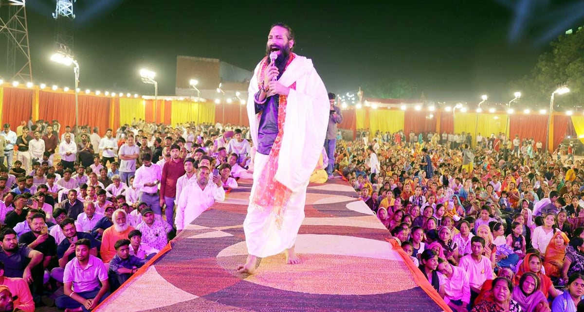 Shahjahanpur News: मां मेरी तुमसे लड़ाई है...भजन पर झूमे श्रद्धालु