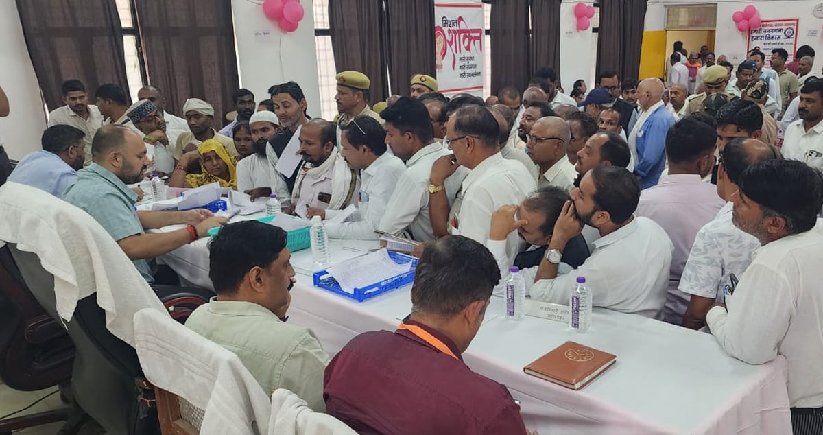 Pratapgarh News: गोशाला में अव्यवस्था की शिकायत, डीएम ने लगाई फटकार