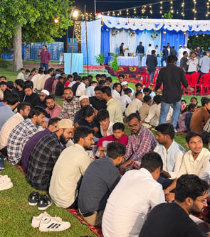 Aligarh News: 113 साल की परंपरा, 20 दस्तरखान और 40 हजार लोग