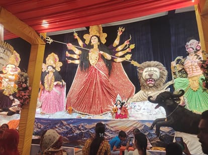 शहर में स्थापित दुर्गा प्रतिमाओं का खोला गया कपाट