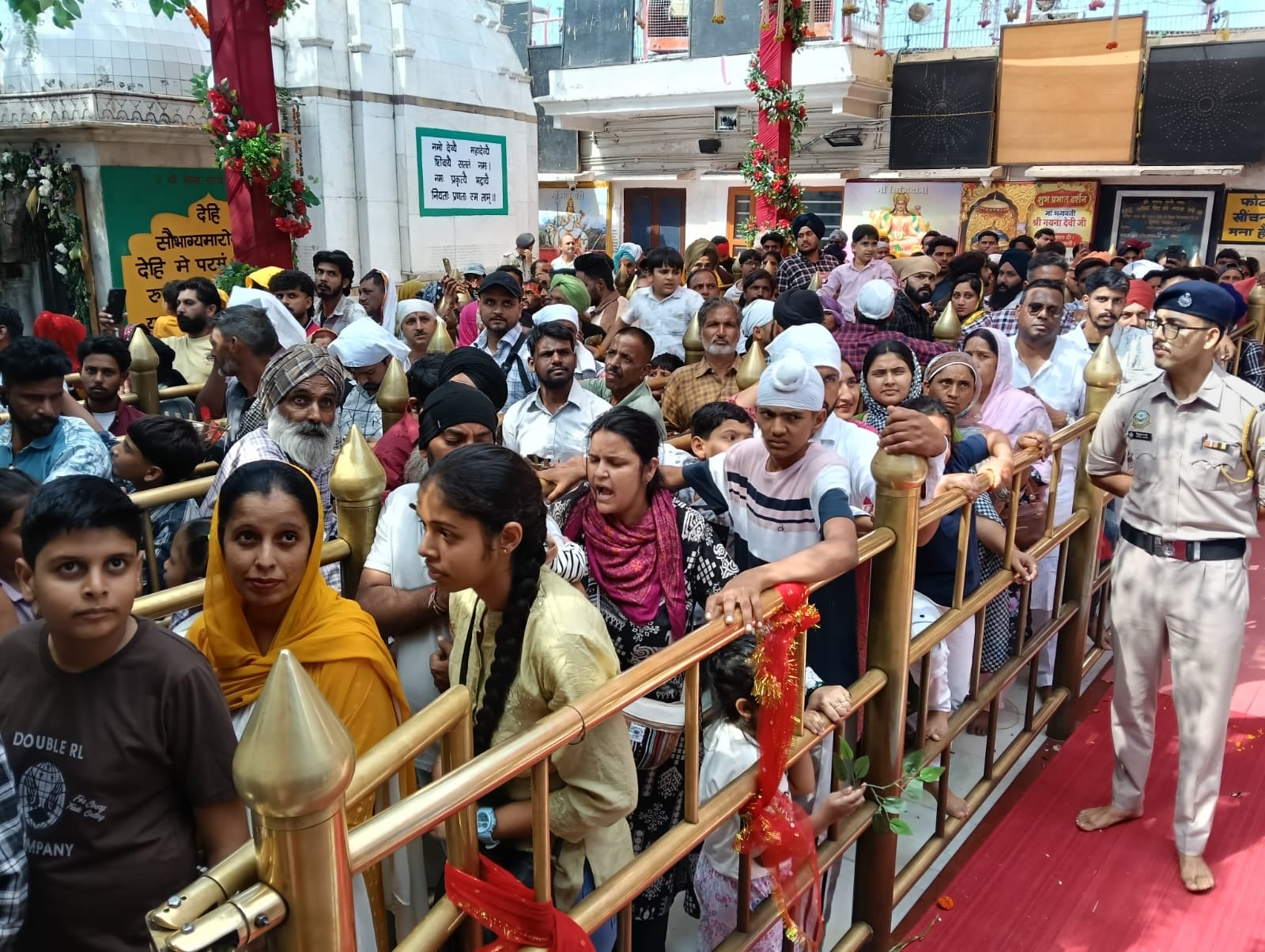 On the seventh day of Navratri, 37,000 devotees offered prayers at Shri Naina Devi.