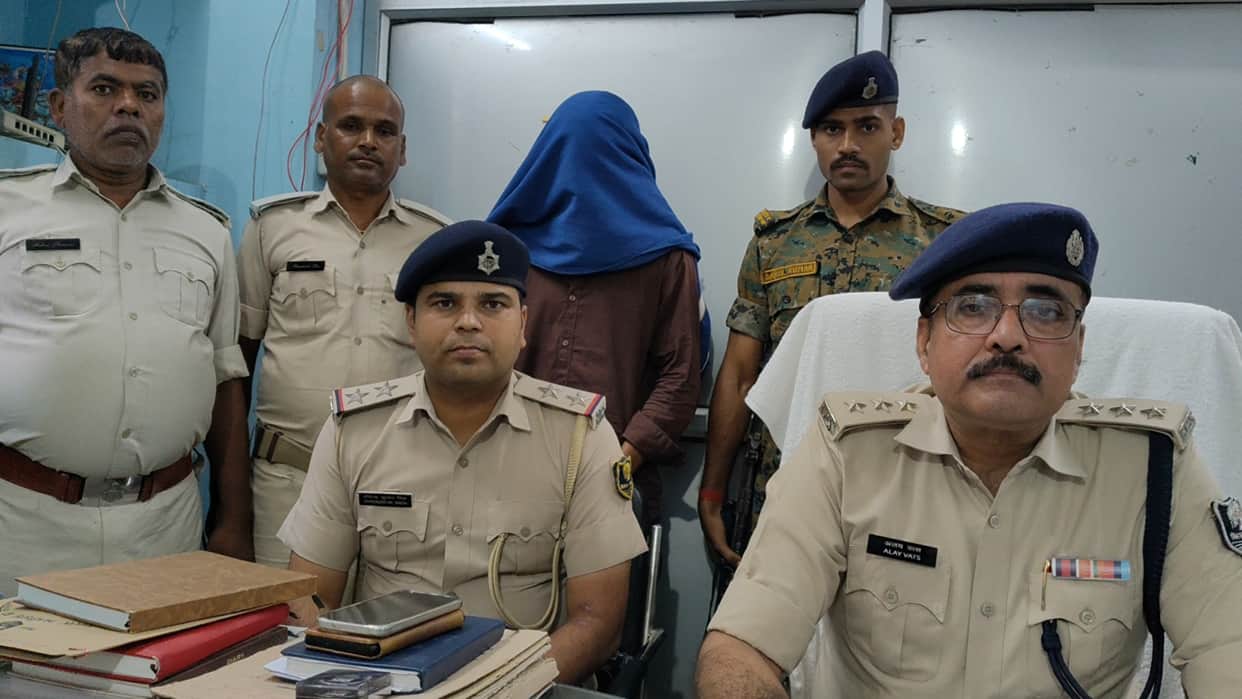 Muzaffarpur Bihar news : notorious criminal who was moving around armed with weapon and