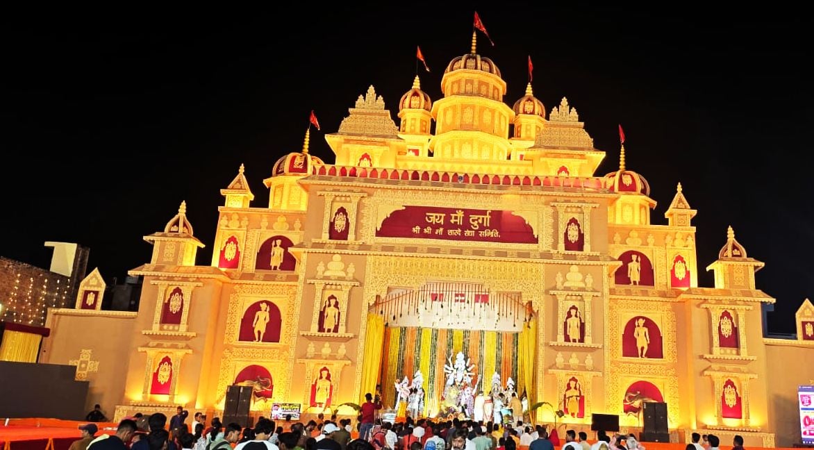 Firozabad News: महाआरती के साथ तीन दिवसीय दुर्गा पूजा महोत्सवों का शुभारंभ, गूंजे जयकारे