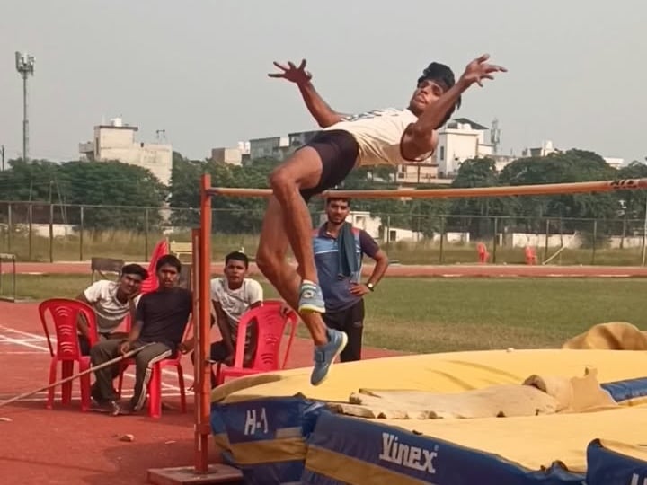 Azamgarh News: सब जूनियर एथलेटिक्स में आजमगढ़ मंडल को मिले तीन स्वर्ण पदक
