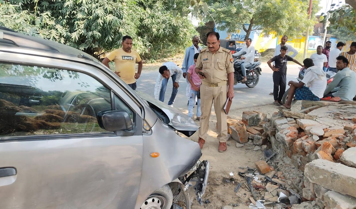 Car runs over children playing on a platform; one dead