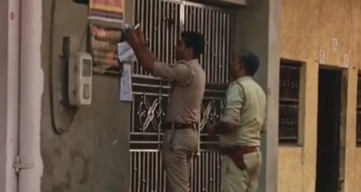 Agra News: भाजपा पार्षद और दो बेटों के खिलाफ कुर्की वारंट