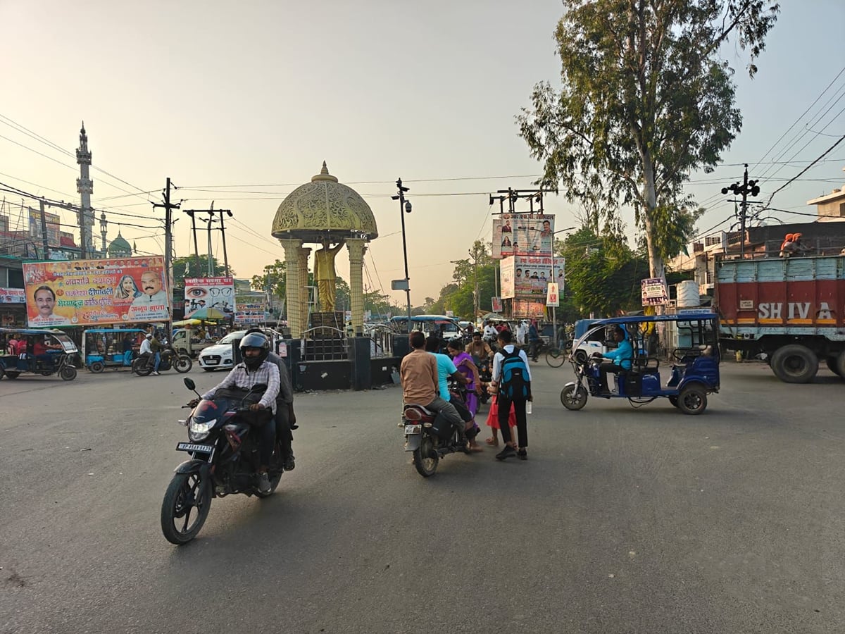 Balrampur News: मनकापुर व फक्कड़दास चौराहे पर सड़क सुरक्षा के होंगे कार्य