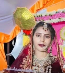 Prayagraj News: पेड़ में फंदे से लटका मिला विवाहिता का शव