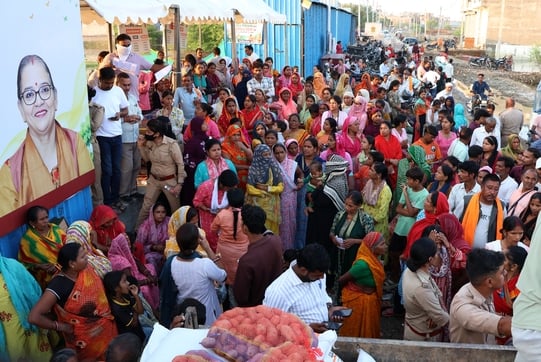 Lucknow News: फैजुल्लागंज में बाढ़ का पानी उतरा... नजर आए सड़कों के जख्म