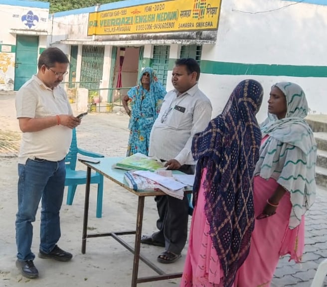 Prayagraj News: मतदान केंद्र बंद, हेल्प डेस्क भी नदारद