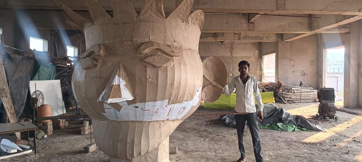 Jalaun News: मुस्लिम परिवार करता है रावण का पुतला तैयार