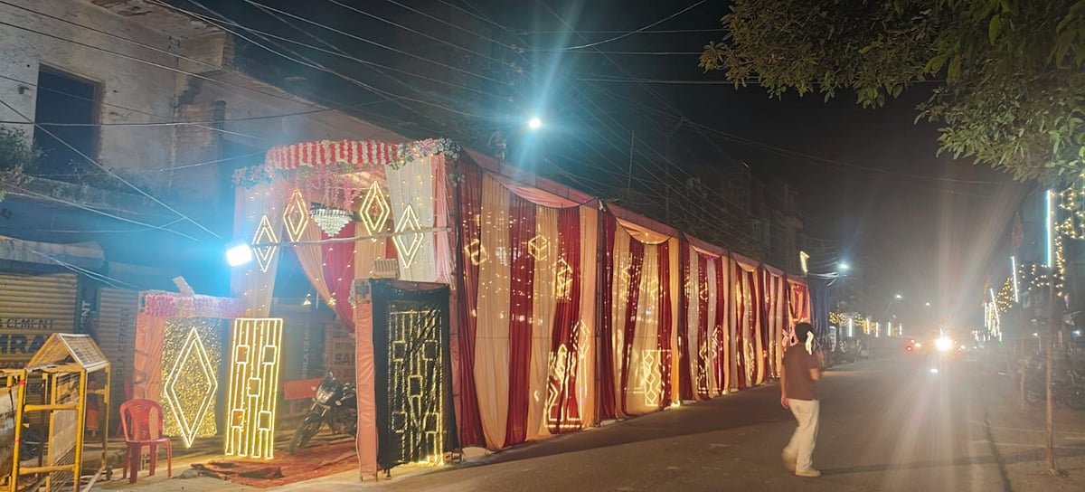 Hamirpur News: जिले भर में सजे 710 दुर्गा पंडाल, सुरक्षा के नहीं इंतजाम