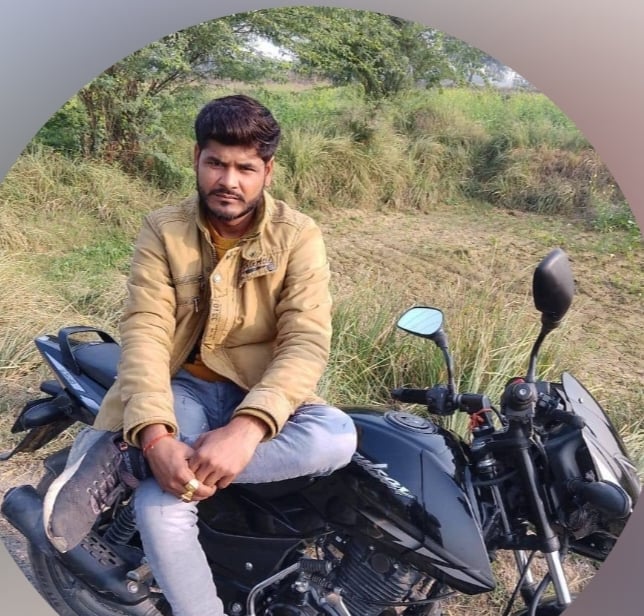 Jalaun News: सड़क किनारे खड़े ट्रक से टकराई वैन, युवक की मौत