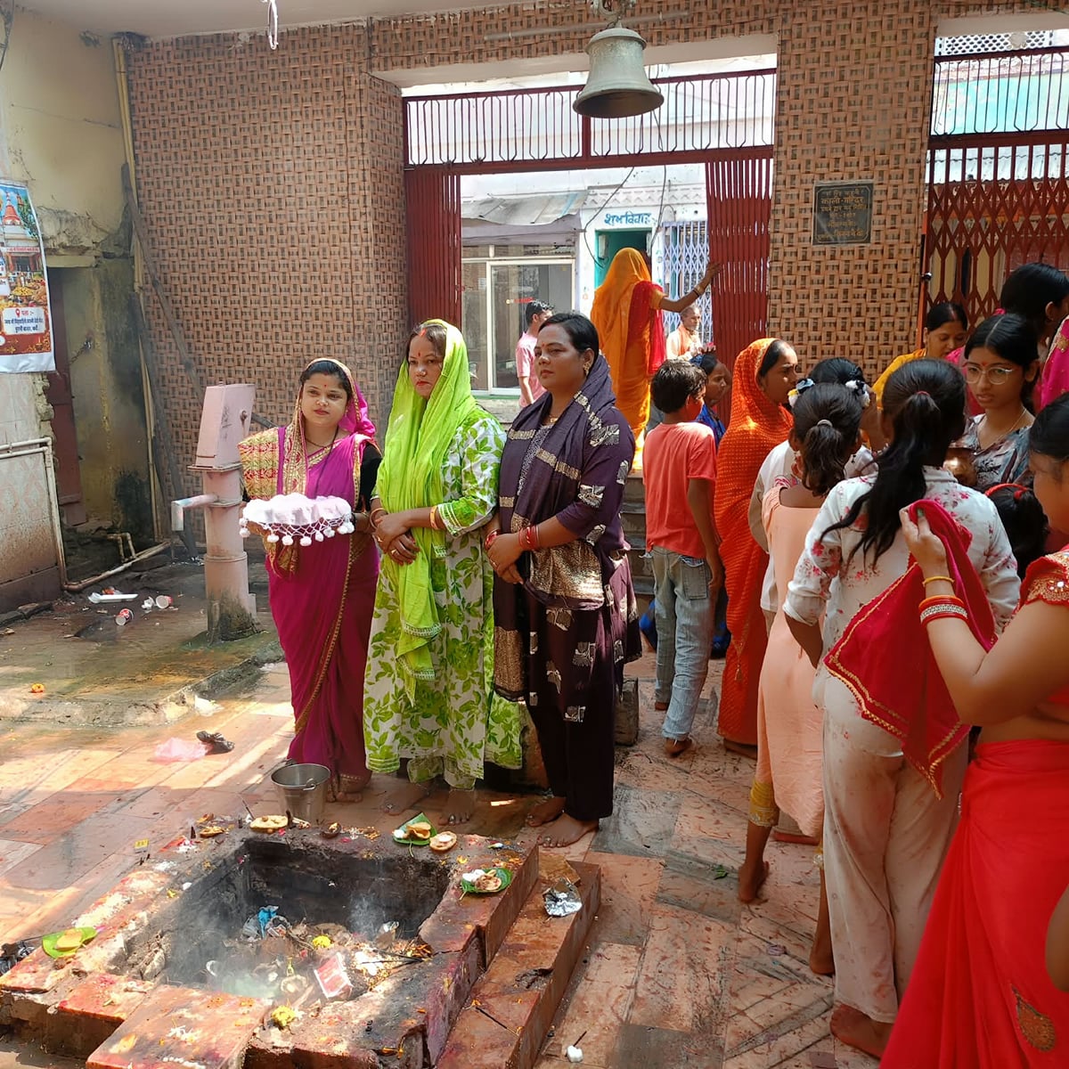 Chitrakoot News: अष्टमी पर मंदिर-पंडालों में कन्या भोज