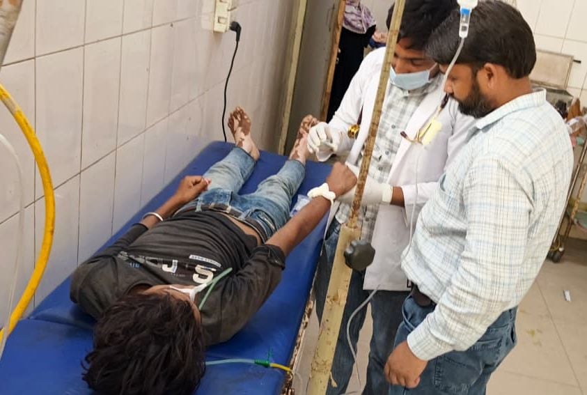 Kasganj News: मट्ठा पीने पर डांटा तो किशोर ने पिया कीटनाशक