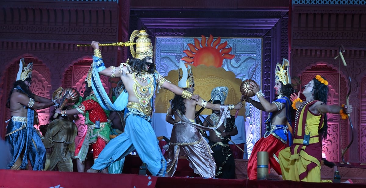 Noida News: दुर्गा विसर्जन से पहले गंदगी और अव्यवस्थाओं से लोग परेशान