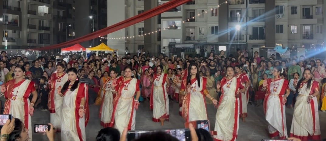 Noida News: धुनुची डांस में दिखी बंगाली संस्कृति की छटा
