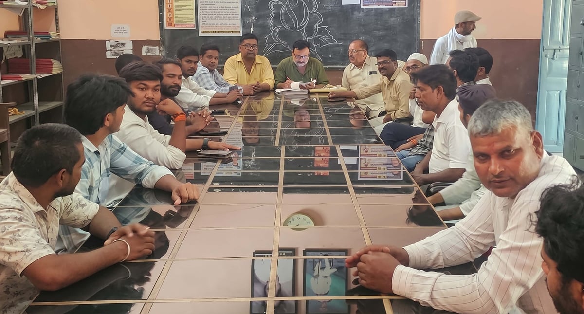 Bhadohi News: एक नवंबर को वाराणसी में होने वाले सम्मेलन को सफल बनाने पर किया मंथन