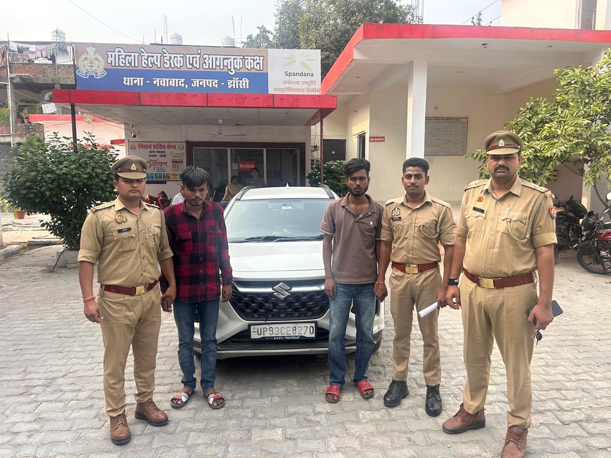Jhansi News: कार से स्टंटबाजी कर रहे युवकों की पुलिस ने बनाई ‘रील’
