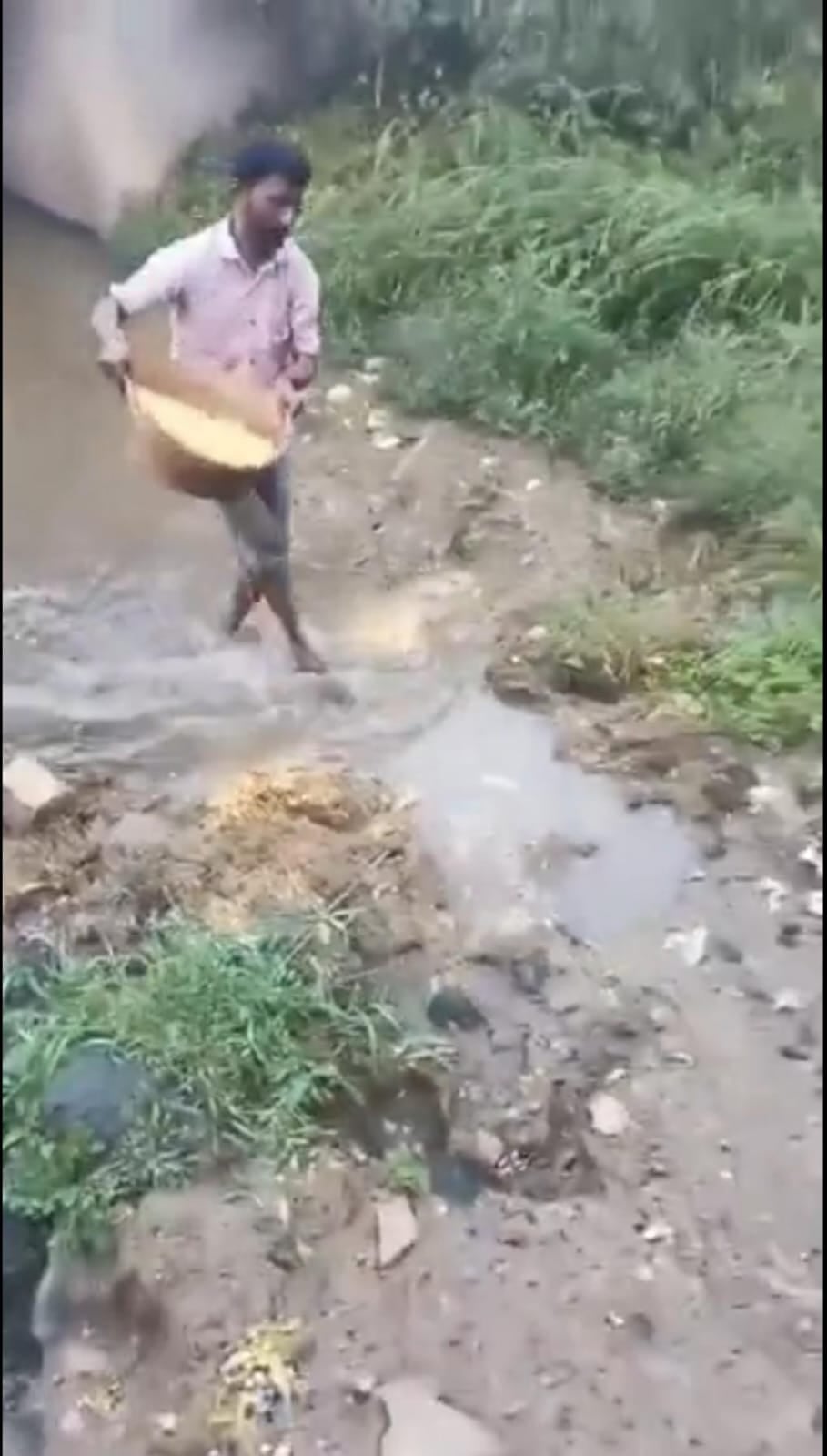 किसान की मक्का की फसल बारिश में बही