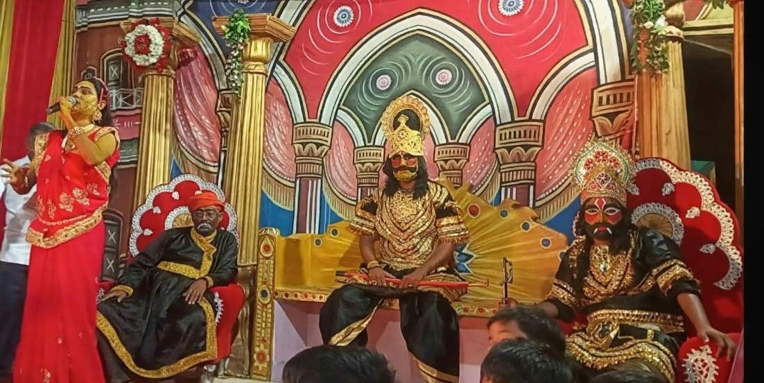 Chandauli News: स्वर्ण मृग के मोह में फंसे राम, रावण ने किया सीता हरण