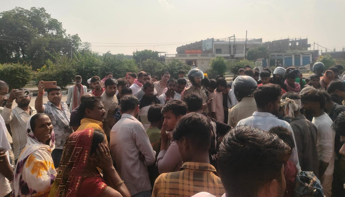 Bhadohi News: बाइक अनियंत्रित होकर हाईवे के खुले नाले में गिरी, तीन दोस्तों की मौत