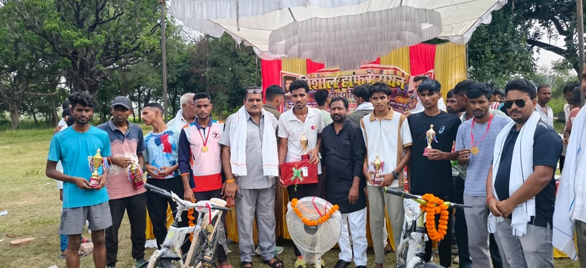 Ballia News: 1600 मीटर दौड़ में बलिया के अवनीश 3000 मीटर में मऊ के सागर रहे अव्वल