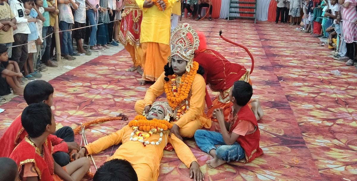 Ballia News: पुत्र वियोग में दशरथ के निकले प्राण, राम को मनाने पहुंचे भरत
