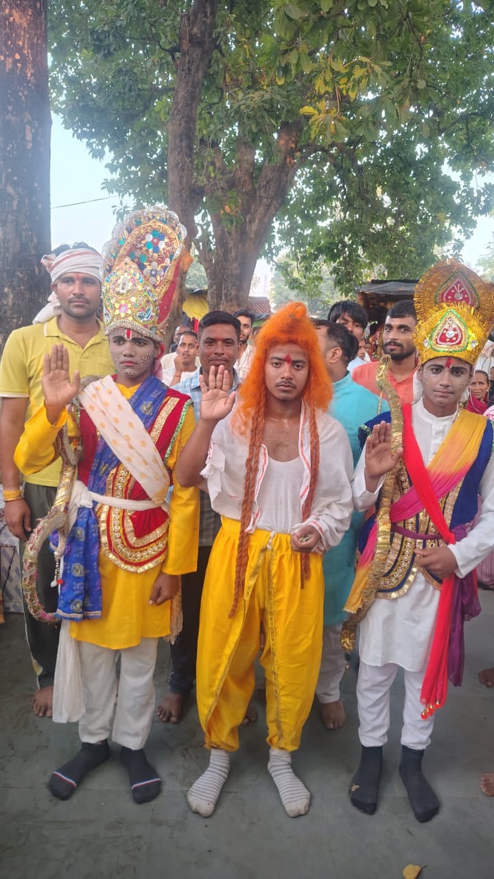 Deoria News: राम-भरत मिलाप देख दर्शकों के छलके आंसू