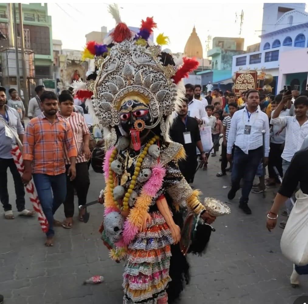 Noida News: रबूपुरा में निकली महाकाली की शोभायात्रा