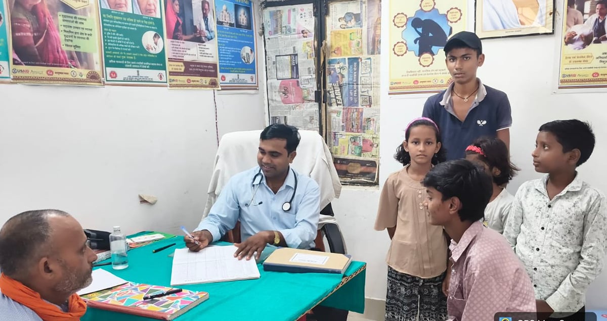 Pratapgarh News: उतार-चढ़ाव भरे मौसम में जुकाम ने जकड़ा, बुखार भी हावी