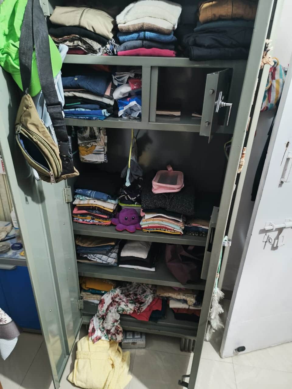 into retired SECL employee's vacant quarter, stole Rs 4-6 lakh gold jewellery; maid's son used to sleep there