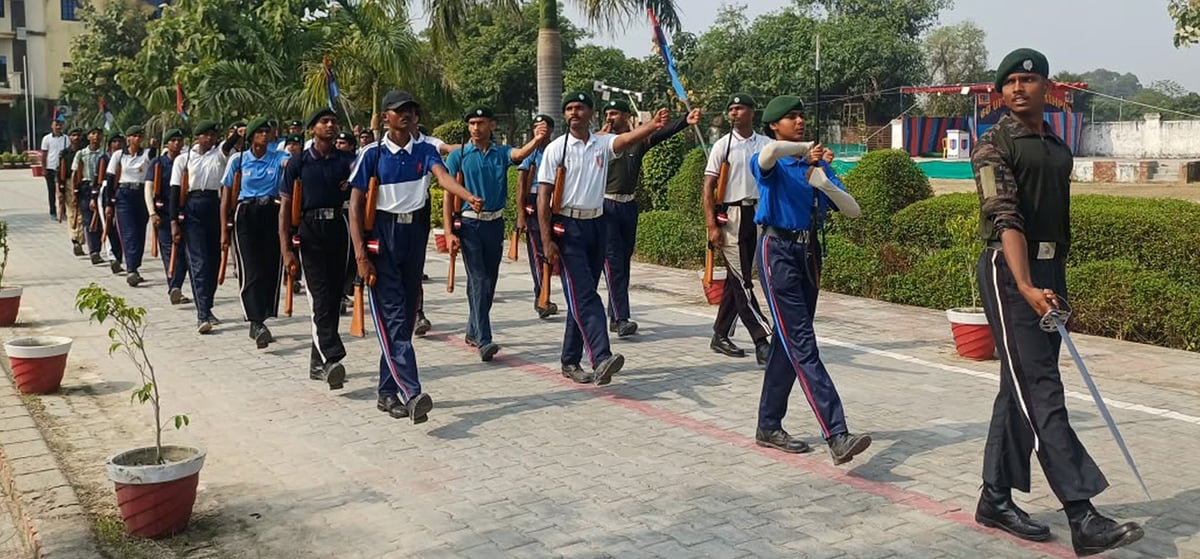 Fatehpur News: 339 कैडेट्स को परेड और सलामी का दिया प्रशिक्षण